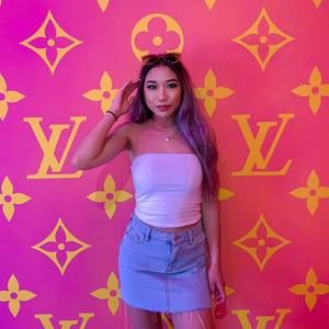 Meet your Posher, Izela